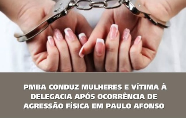 Mulheres agridem homem em via pública e são conduzidas por policiais do