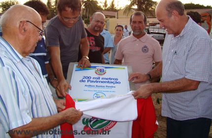  Obras de pavimentação foram entregues à população do Benone Resende, Marina França e Santa Inês