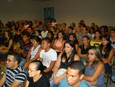  Calouros são recepcionados para a Aula Inaugural do semestre letivo 2012.1 da FASETE EAD/UNIASSELVI