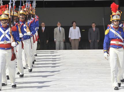  Após 8 anos, Dilma troca guardas que vigiam palácios da Presidência