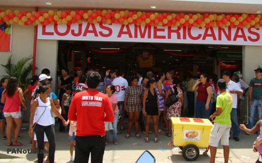  Público comparece em massa a Lojas Americanas em Paulo Afonso