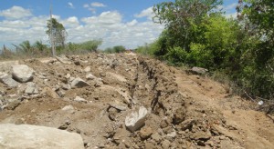  Prefeitura e Embasa iniciam obras de abastecimento de água na Vila Matias