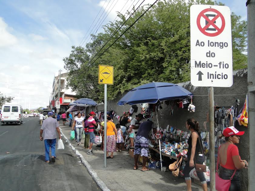  Campanha Calçada Livre visa desobstruir calçadas e passeios públicos