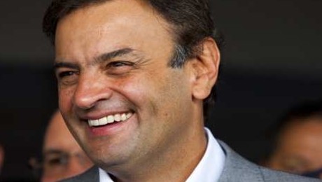  Aécio Neves entrega passaporte ao Supremo