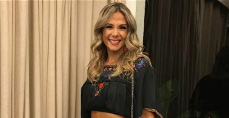  Carla Perez anuncia o fim de seu programa na TV