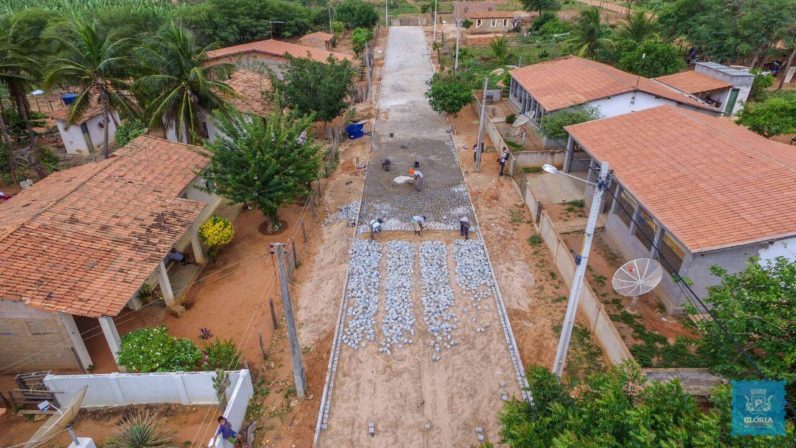  Prefeitura de Glória inicia obras de pavimentação em paralelos da Agrovila 02