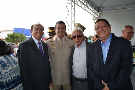  Políticos e autoridades prestigiaram desfile de Emancipação Política de Paulo Afonso