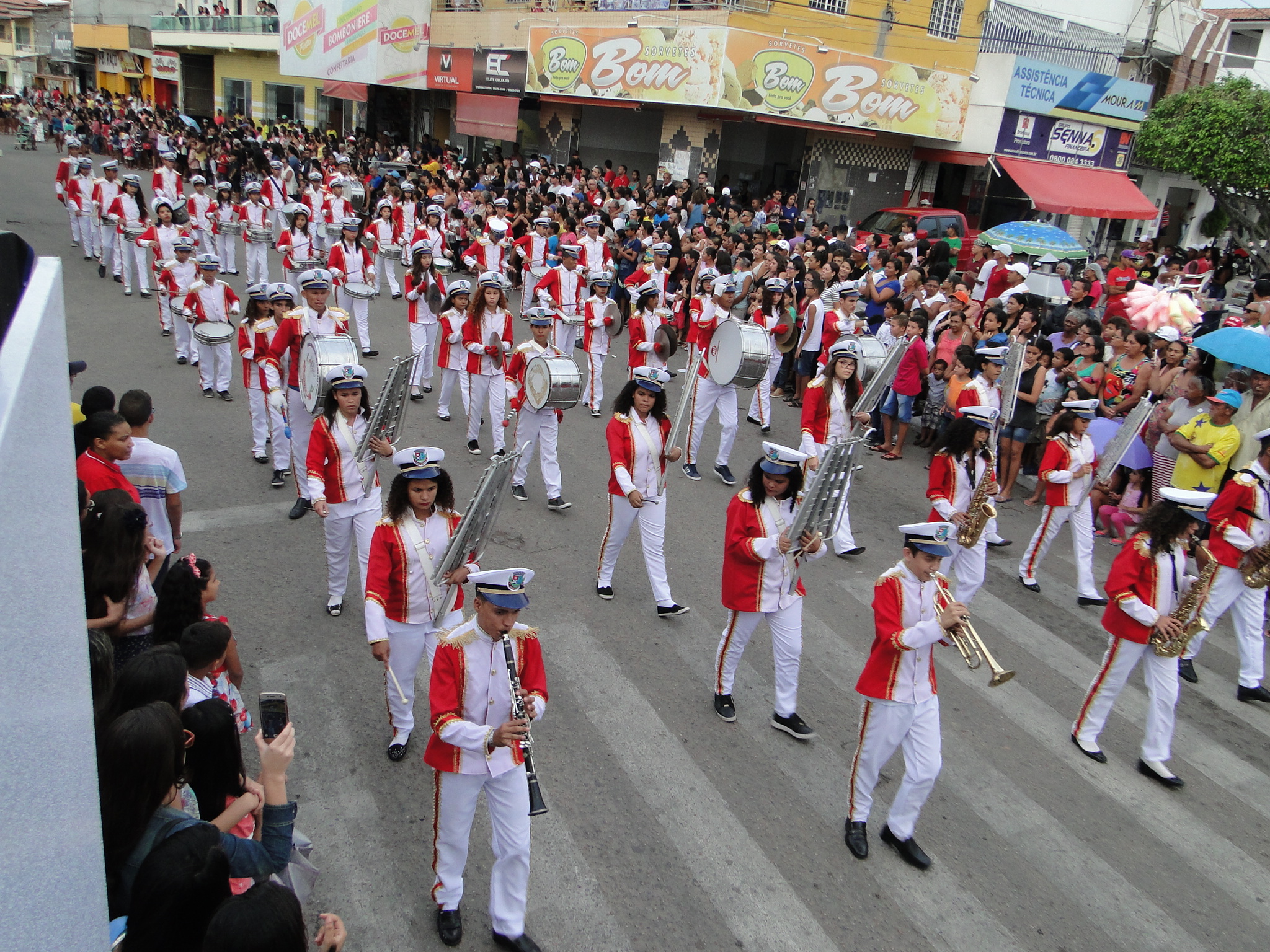  Hasteamento de Bandeiras e Desfile Cívico abriram a Semana da Pátria em Paulo Afonso