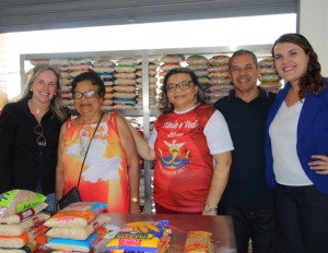  Secretaria de Desenvolvimento Social recebe alimentos arrecadados em evento católico