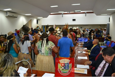  Lideranças indígenas protestam na tribuna da câmara pela indicação de Dinho como gestor da FUNAI