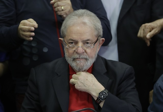  Juiz determina área para manifestantes e proíbe acampamento do MST durante julgamento de Lula em Porto Alegre