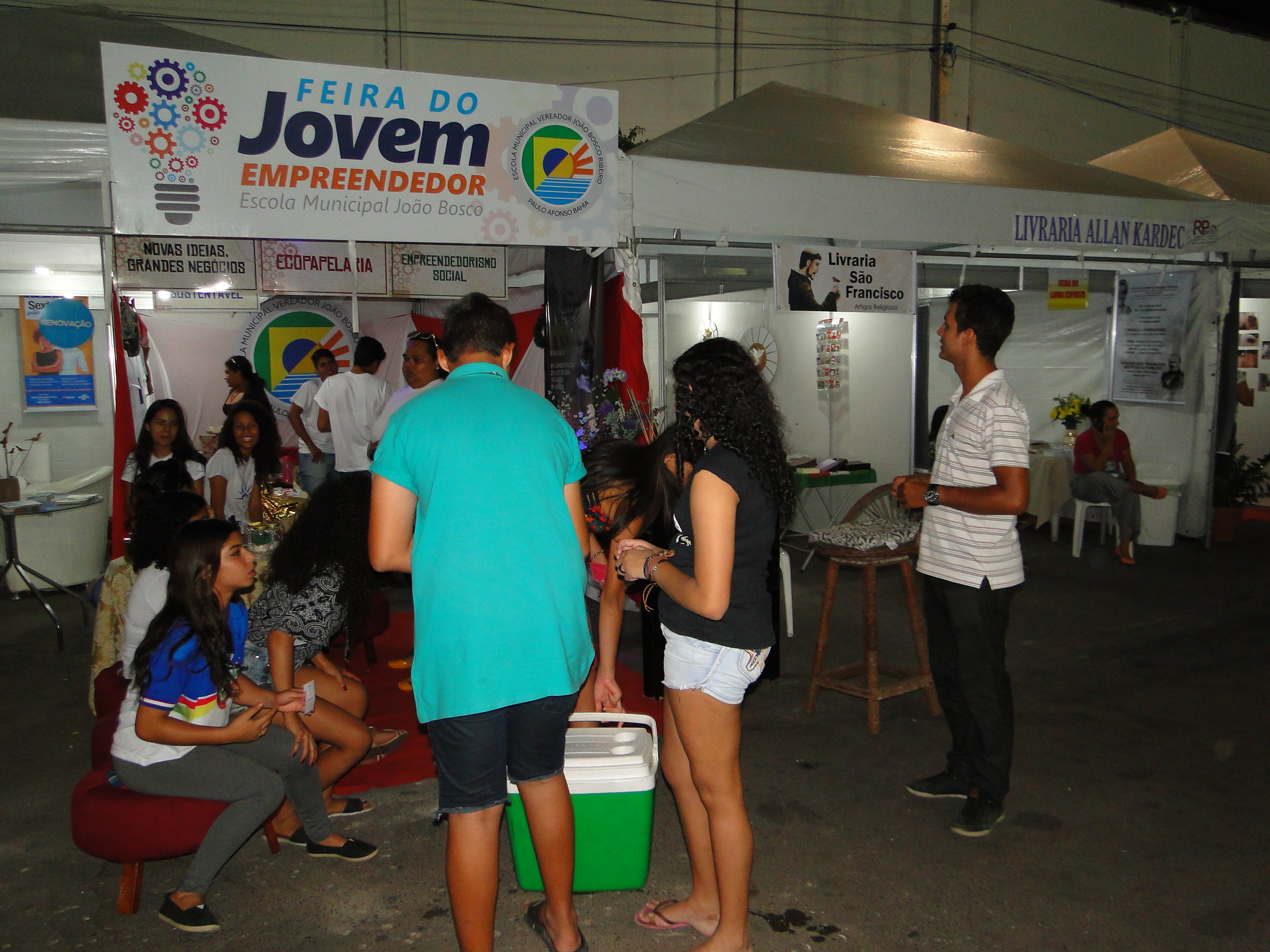  Alunos da Escola João Bosco participaram da Feira do Empreendedor