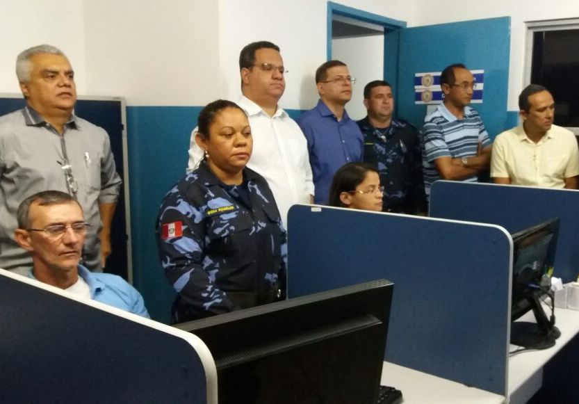  Prefeito em exercício visita Centro de Monitoramento Municipal