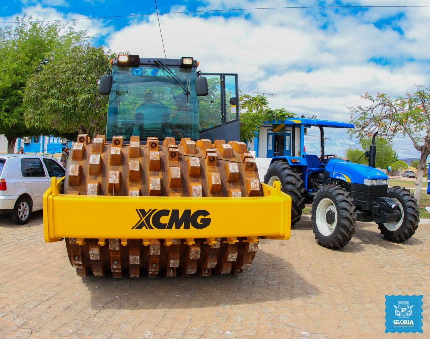  Glória: município recebe rolo compactador e trator agrícola derivados de emenda do Deputado Mário Negromonte Júnior