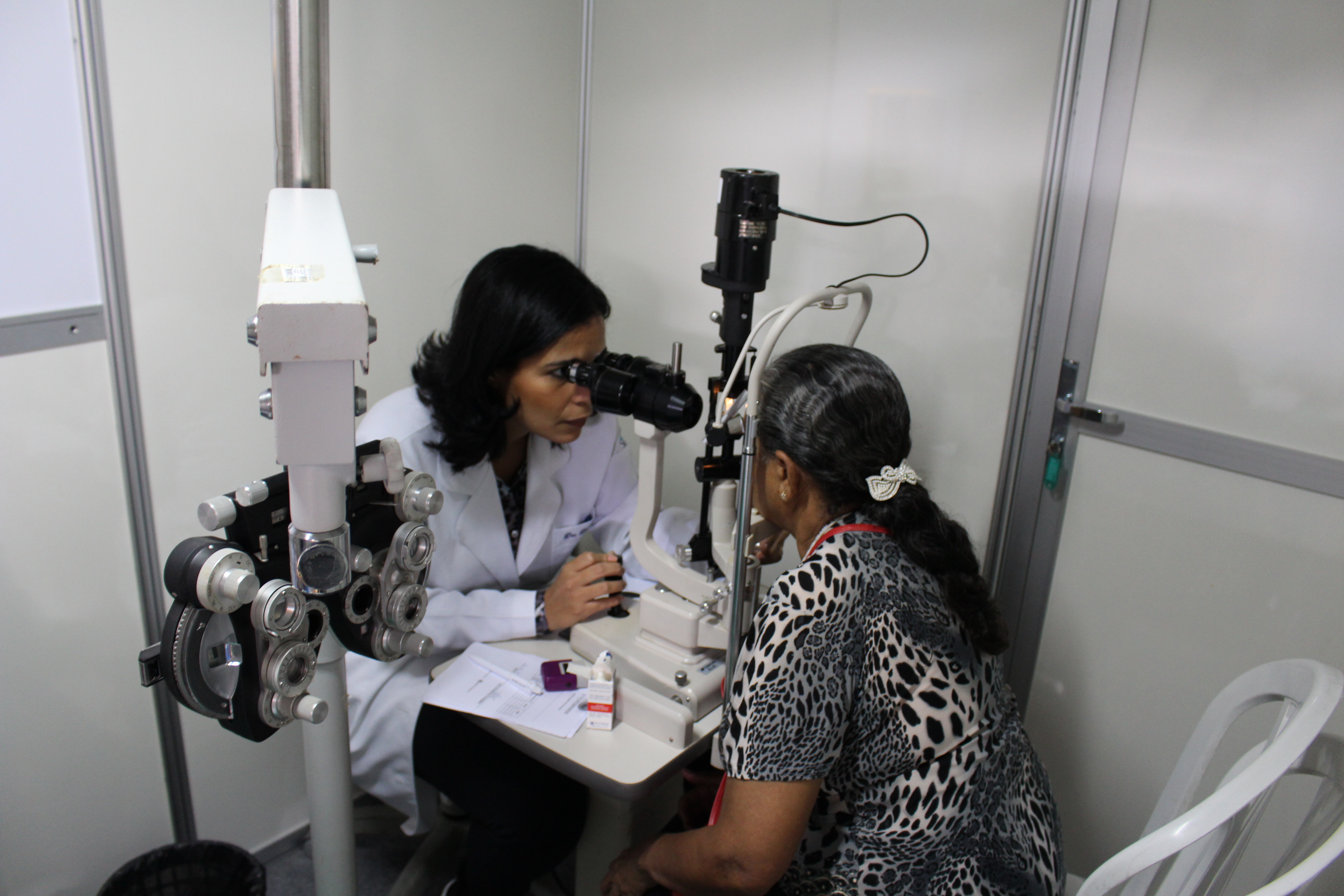  Pacientes que fizeram cirurgias de catarata passam por revisão