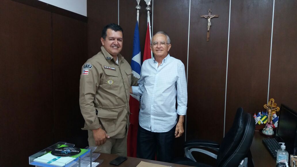  Comandante do 20º BPM visita prefeito Luiz de Deus