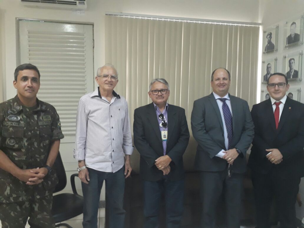  Prefeito Luiz Barbosa de Deus participa de encontro de autoridades na 1ª CIA de Infantaria