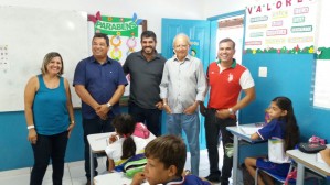  Prefeito Luiz de Deus visita comunidades e conversa com a população