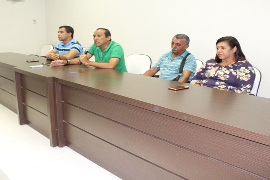  Representantes da Secretaria de Agricultura e Aquicultura se reúnem com agricultores para discutir projetos