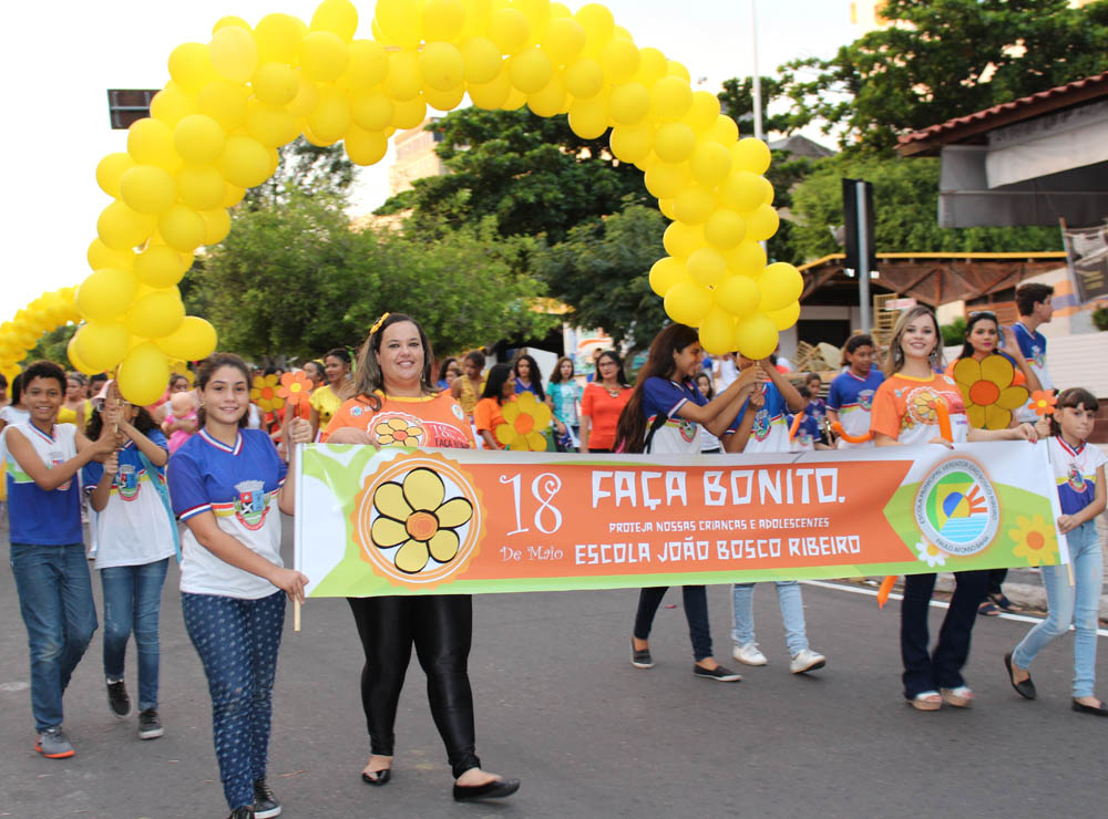  Caminhada pelo centro de Paulo Afonso encerrou atividades do “18 de Maio Faça Bonito”