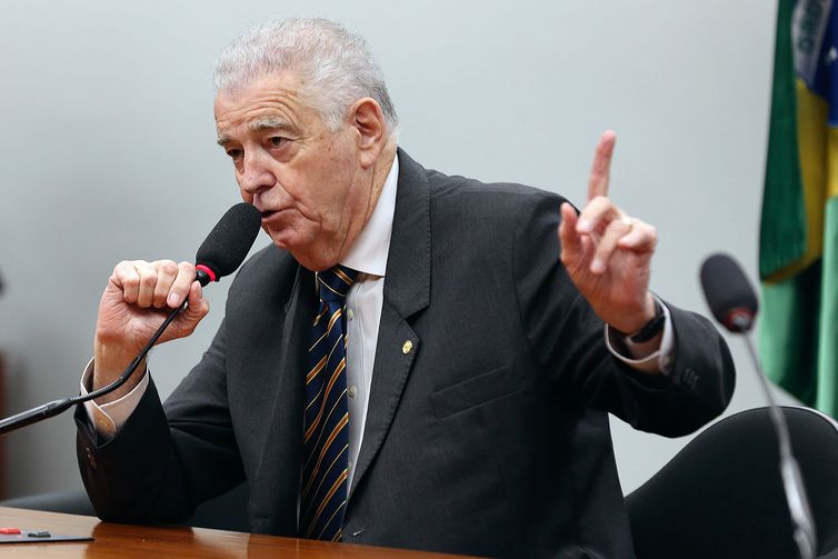  Senadores e deputados mantêm nesta semana atenção sobre caminhoneiros