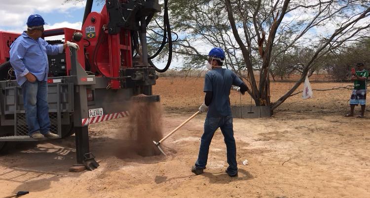  Perfuração de poços é iniciada e moradores da zona rural são contemplados com água