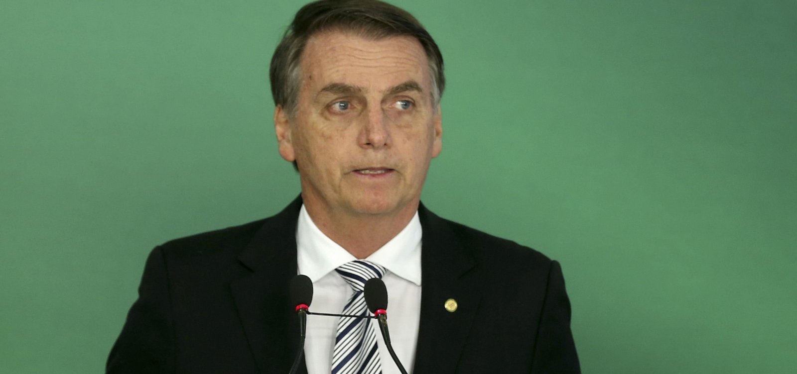  Bolsonaro diz que, se já estivesse no cargo, vetaria reajuste para magistrados