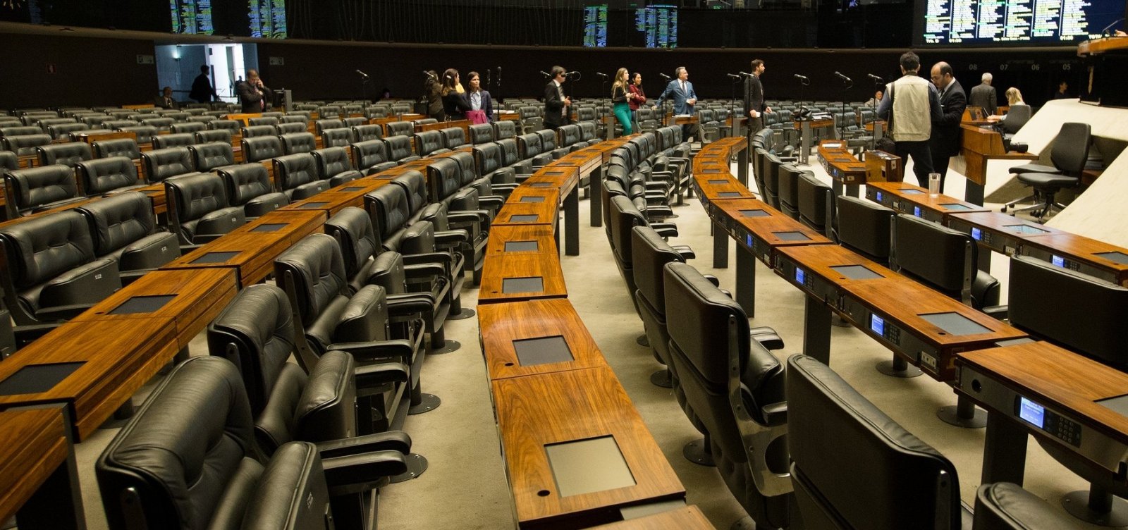  Deputados baianos fazem ‘faxina’ no gabinete após perder eleição