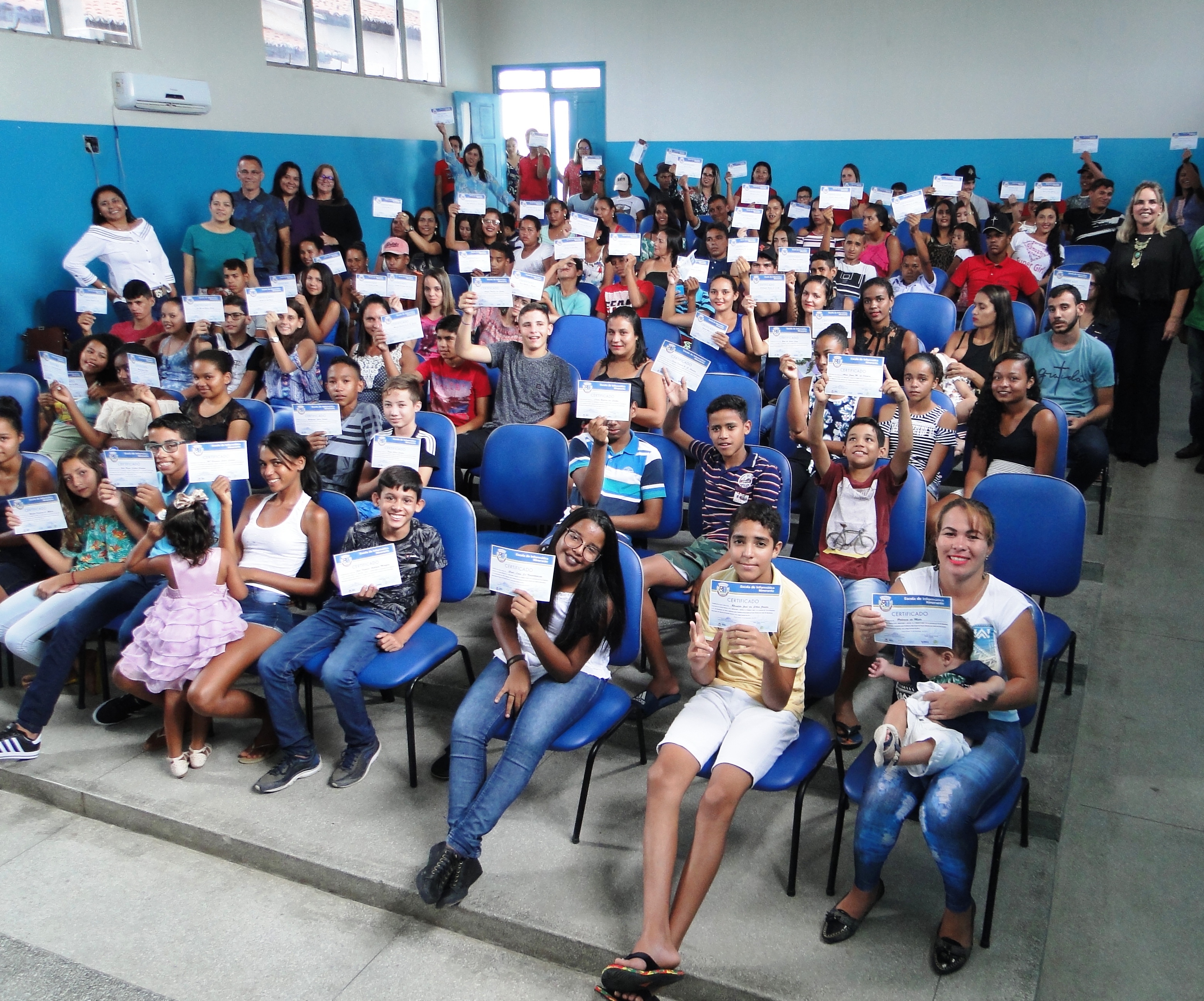  Moradores do Povoado Riacho concluem curso de informática básica