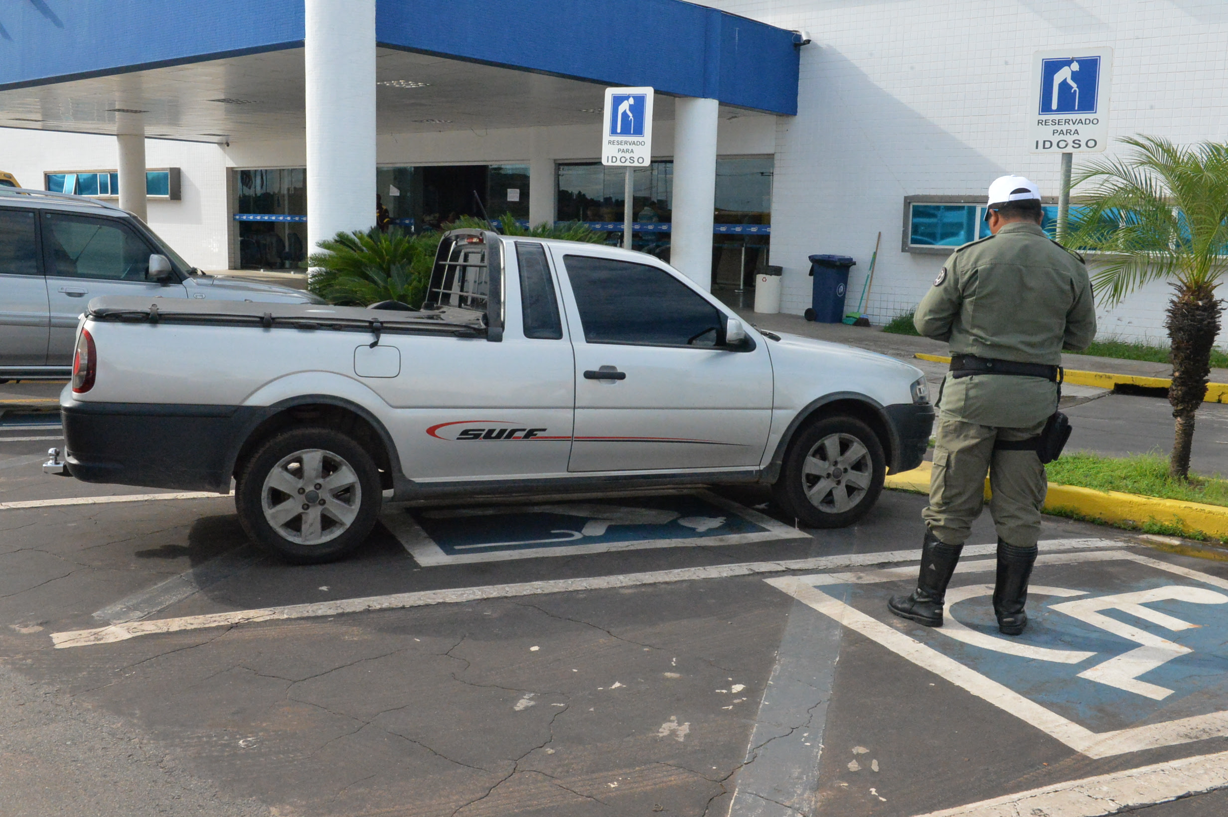  Comissão deve analisar PL que aumenta multa para quem estacionar indevidamente em vaga de idoso ou deficiente