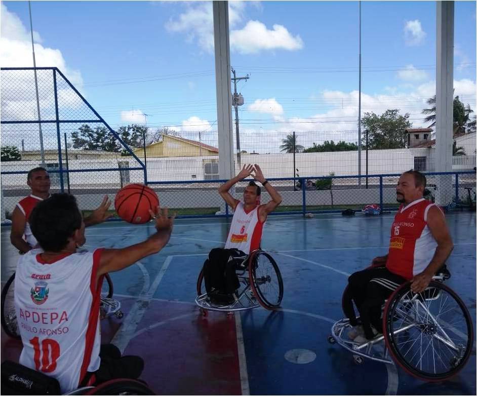  Time de basquete Carcará sobre Rodas, treina na quadra da Praça CEU no BTN