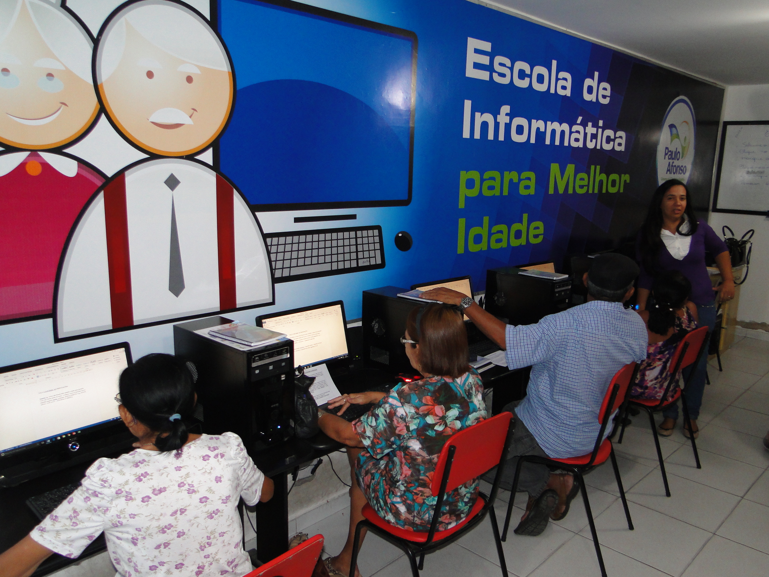  Escola de Informática para Melhor Idade abre inscrições nesta quinta-feira (14)