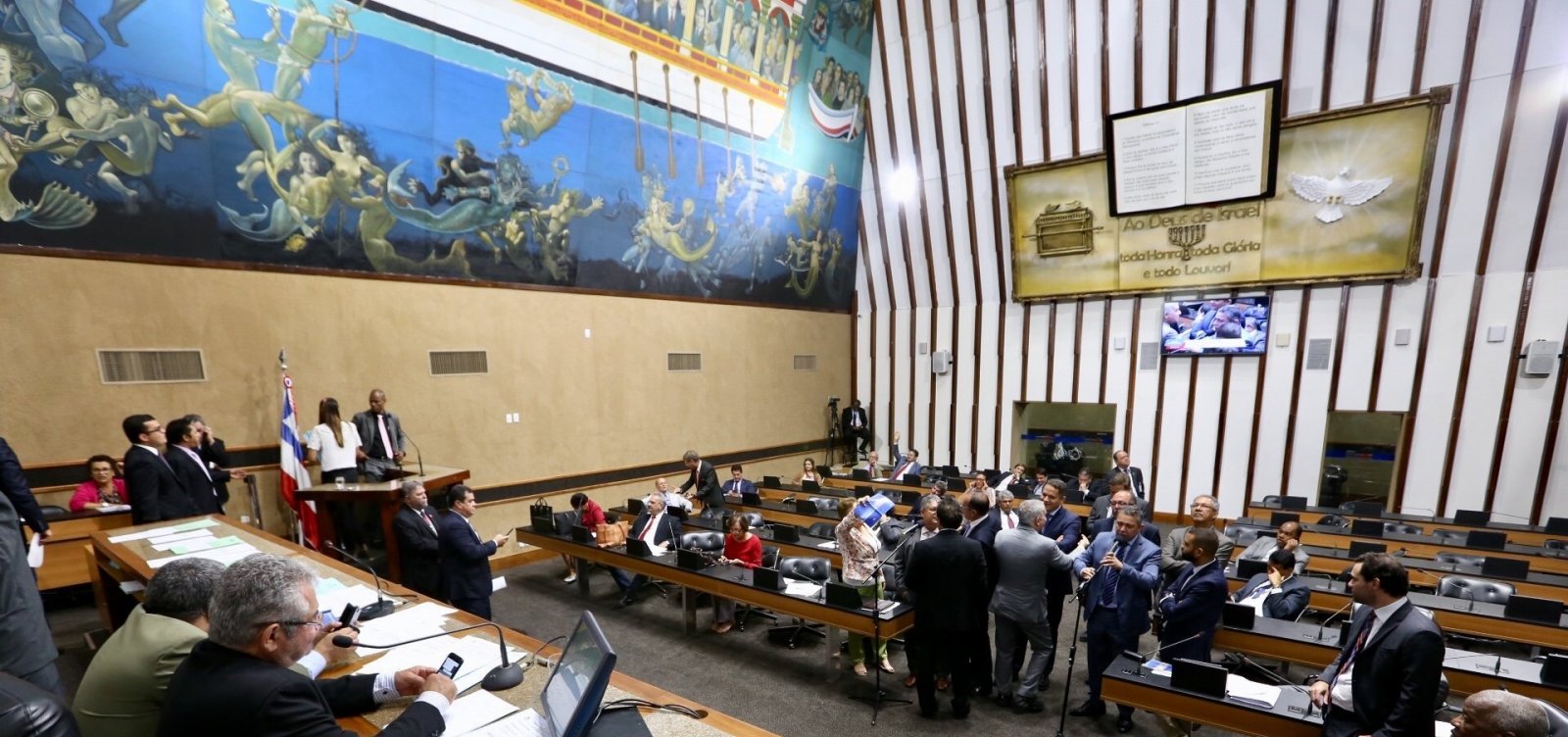  Quatro partidos na Bahia perdem deputados por conta de mudanças