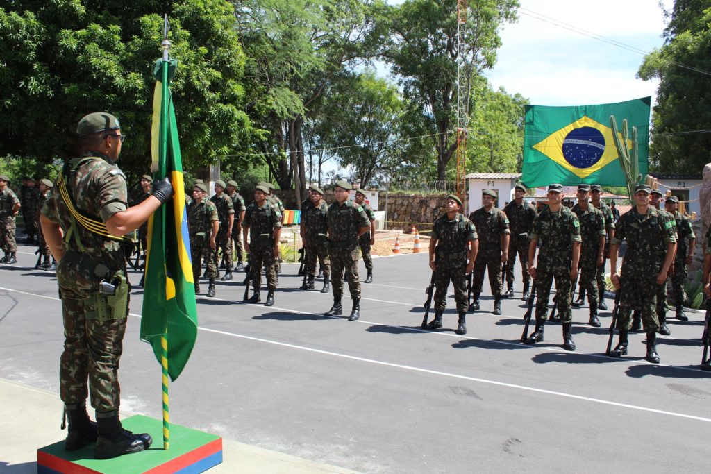  1ª Companhia de Infantaria realiza formatura em comemoração ao dia do Exército