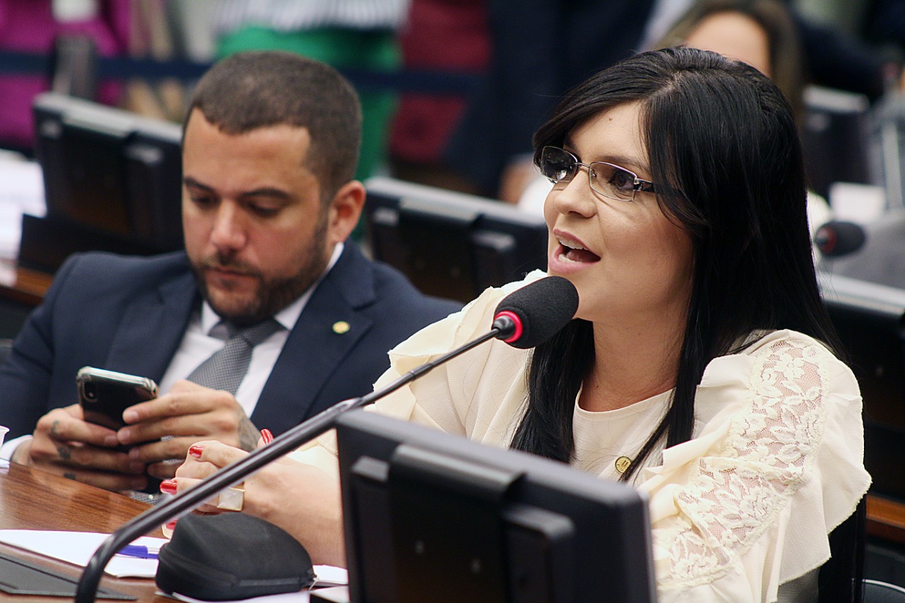  Dayane Pimentel defende presença de policiais em campi universitários e escolas