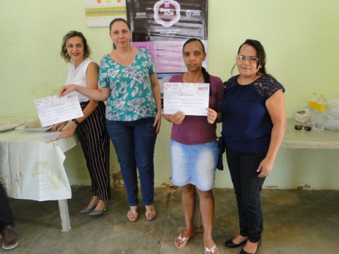  Economia: Fabricação de doces é uma fonte de renda para mulheres do povoado Lagoa do Rancho