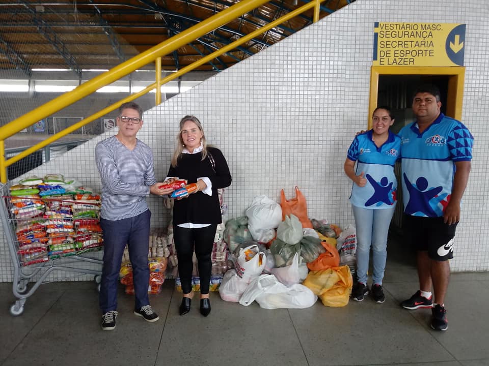  Secretária de Desenvolvimento Social, Ana Clara Moreira recebe 600Kg de alimentos do projeto Esporte Solidário