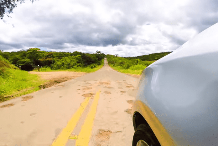  Buraqueira em rodovia estadual que corta o Norte da Bahia traz prejuízos e perigos aos motoristas