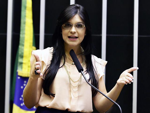  “O Governo Bolsonaro agiu prudentemente ao indicar voto favorável a professores e policiais”, disse a Professora Dayane