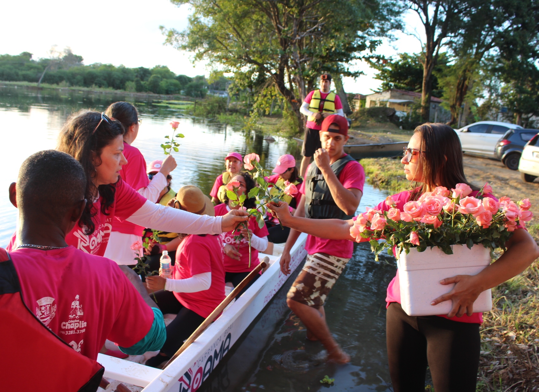  Associação Carranca Boat de Remo realiza canoagem para mulheres sobreviventes de câncer de mama