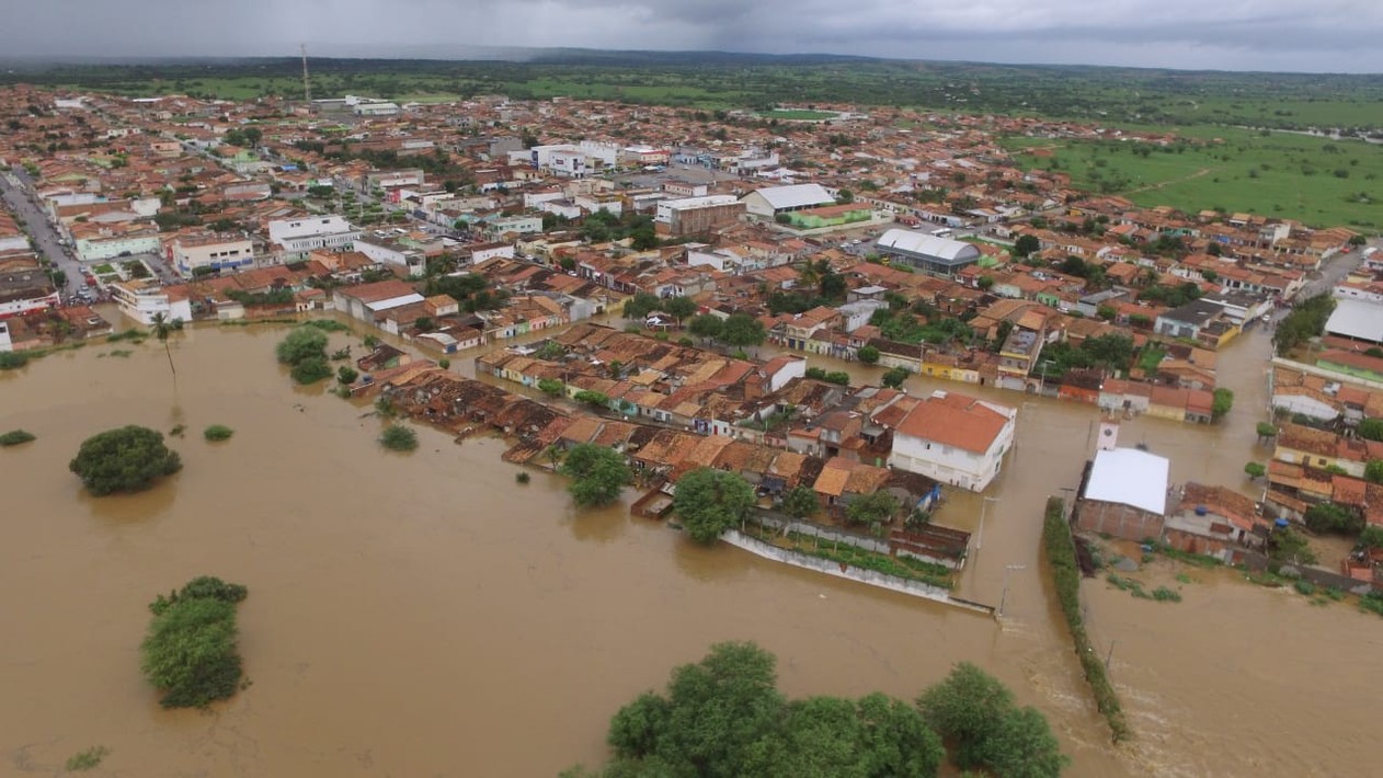  Casas próximas a rio da região atingida por rompimento de barragem na BA serão demolidas, diz governador