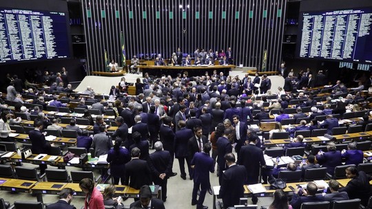  Câmara aprova reduzir de 20 para 15 anos tempo mínimo de contribuição para homens