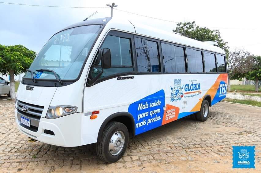  Com emenda parlamentar do deputado Mário Júnior, a prefeitura de Glória adquire micro-ônibus para TFD