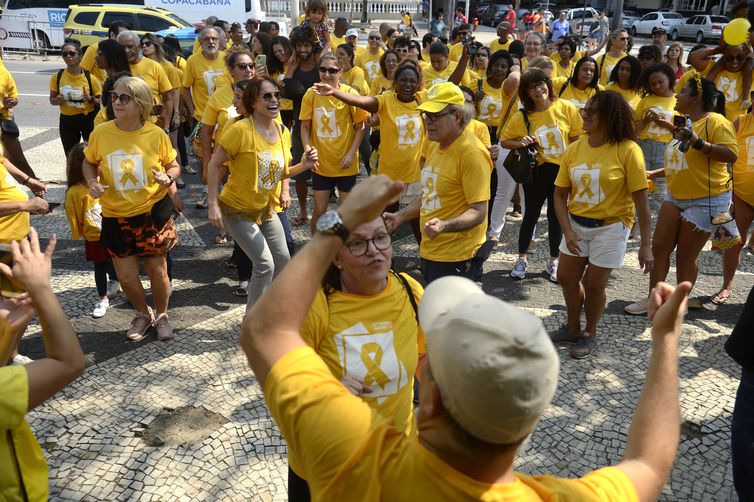  Médicos e estudantes mostram importância de se prevenir o suicídio