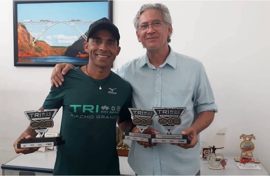  Atleta tricampeão do esporte Triday Séries agradece apoio do secretário Jânio Soares