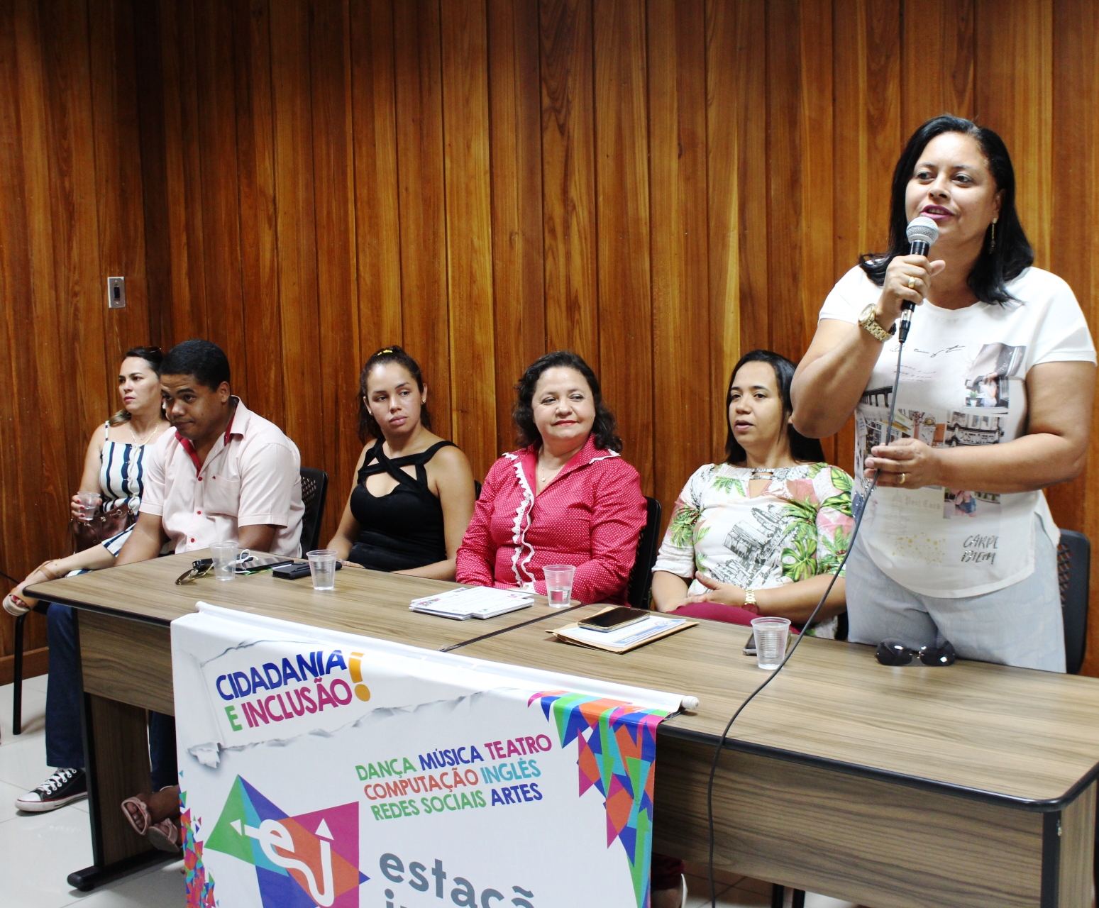  Jovens do Programa Estação Juventude recebem certificados de conclusão de cursos e oficinas