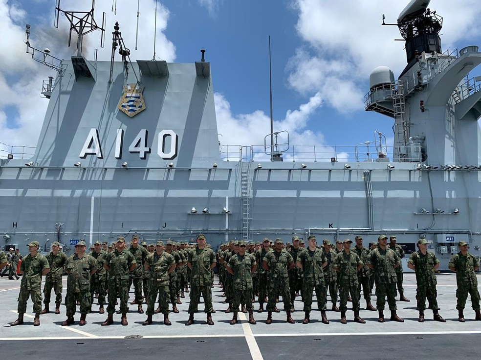  Navios da Marinha chegam a Suape para reforçar o combate ao óleo que atinge o litoral