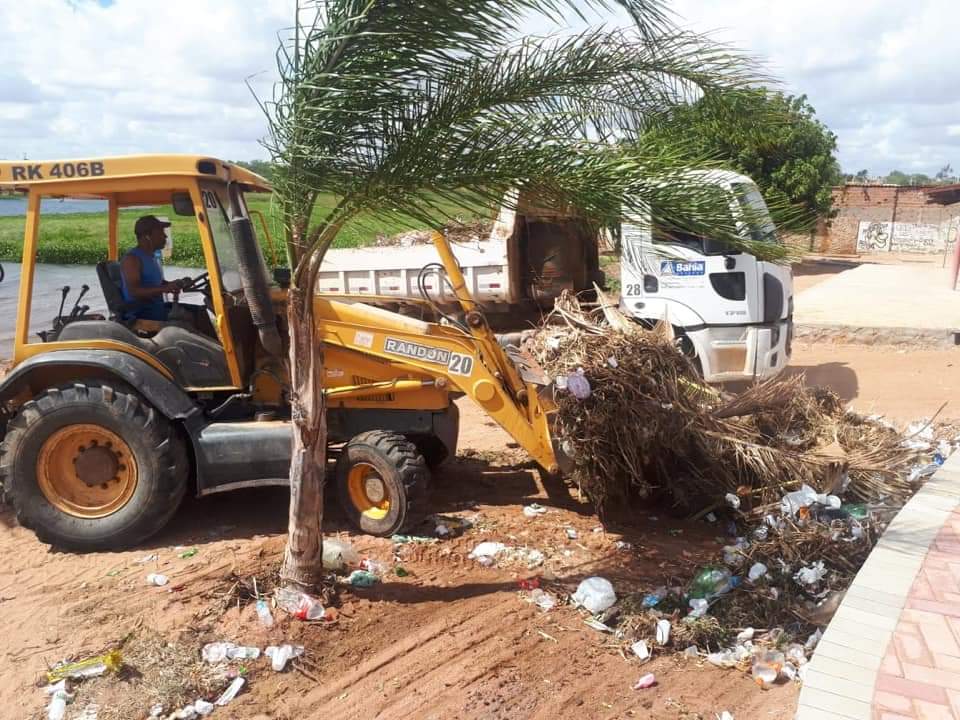  Secretaria de Infraestrutura realiza ação de limpeza e manutenção no Balneário Canto das Águas