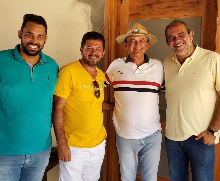  Luiz de Deus recebeu em sua fazenda, Paulo de Deus e o pré-candidato a vereador Jailson Oliveira