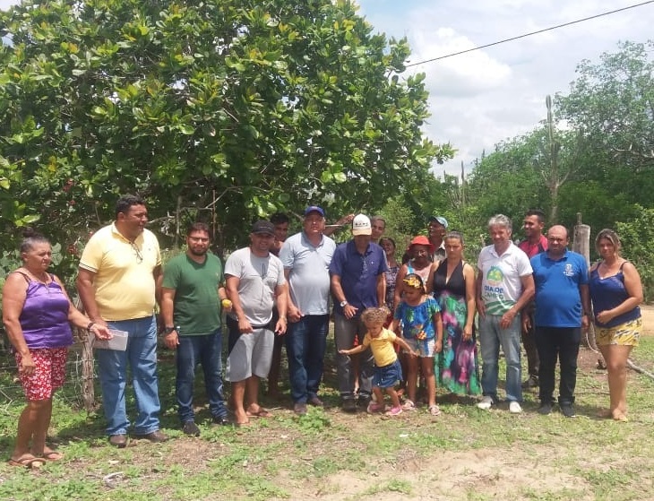  Líder da bancada governista, Marcondes Francisco, acompanha a perfuração do 104º poço artesiano na área rural